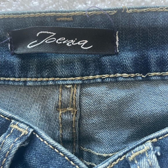 Brazilian jeans flared leg with a fringe look - Picture 2 of 8